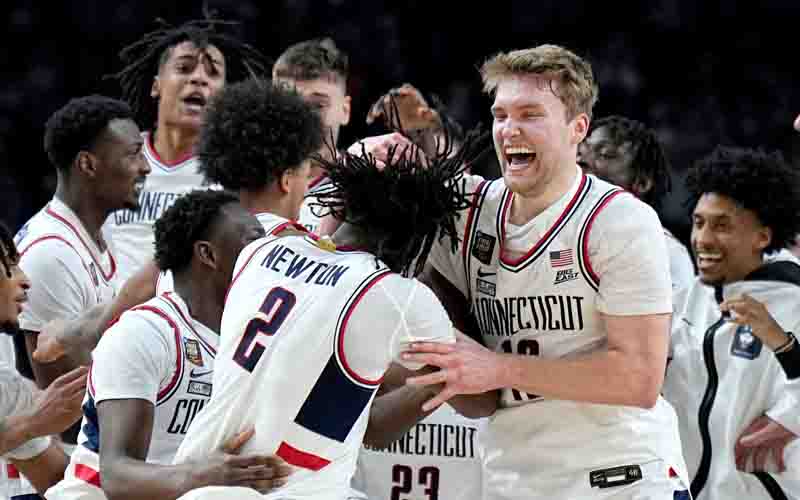 UCONN celebrates victory